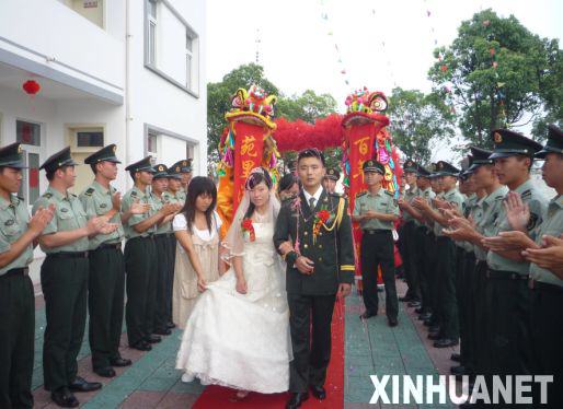 解放軍新條令禁網(wǎng)上征婚 嚴(yán)禁建網(wǎng)站開博客(圖)