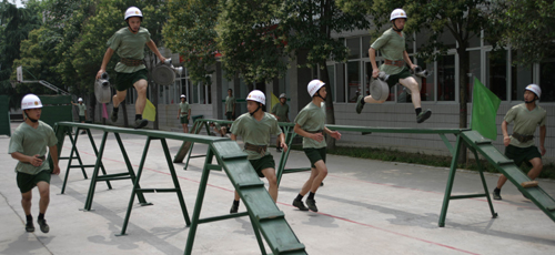 許昌消防鐵軍大“比武” 百名官兵賽場(chǎng)勇爭(zhēng)第一