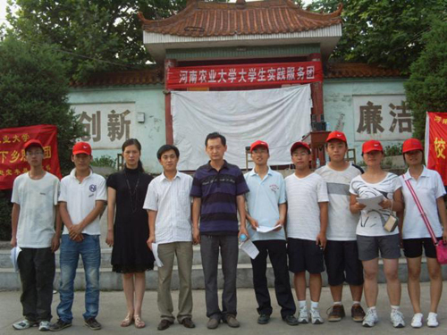 河南農(nóng)大學(xué)子暑期下鄉(xiāng)為農(nóng)民排憂解難