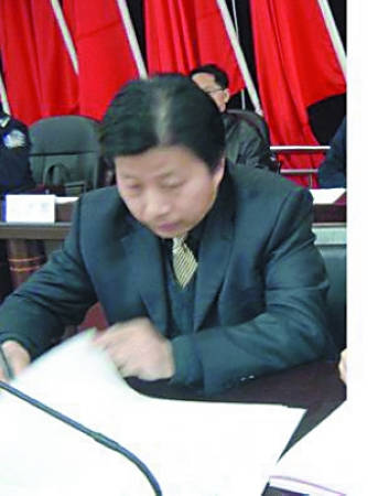 湖北石首事件被免官員問(wèn)責(zé)不滿一年復(fù)出(圖)