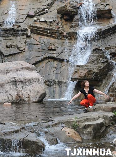 天津薊縣出現(xiàn)瀑布景觀