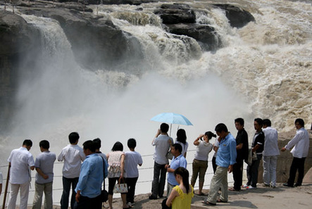 黃河壺口瀑布?jí)延^美景引游人