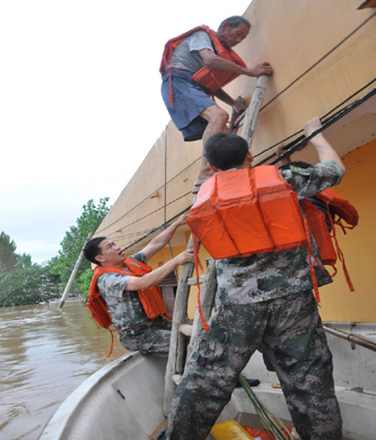 河南淅川：近三十萬受災(zāi)群眾已被妥善安置