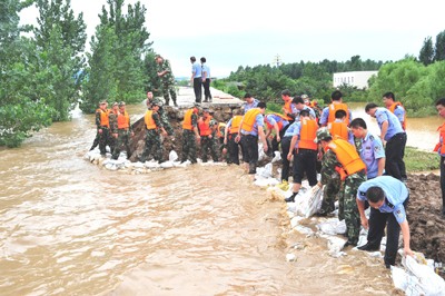 河南淅川縣：眾志成城抗洪災(zāi)(組圖)