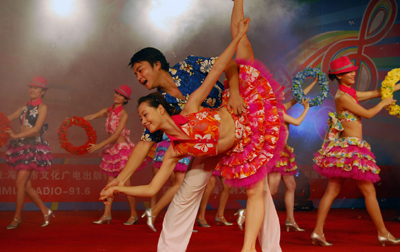 ?？谑信e辦通俗歌曲大獎(jiǎng)賽 歡樂(lè)全民文化生活(圖)