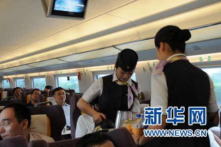 坊間傳言滬寧高鐵沒人坐 鐵路部門辟謠:趟趟滿員