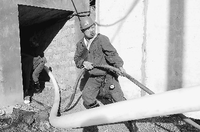 黑龍江雞西煤礦透水致24人被困 兩名官員被免職