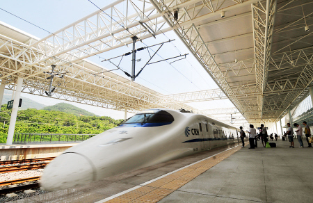 福廈高鐵上座率全國居冠 力爭十月增開12對(duì)動(dòng)車