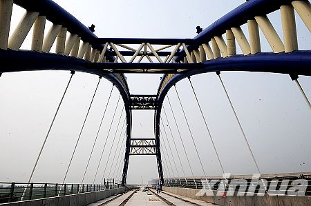 鄭州黃河公鐵兩用特大橋雄姿初現(xiàn)