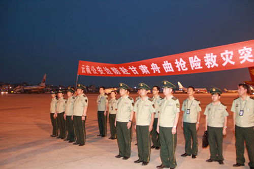 東航云南分公司馳援舟曲