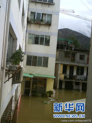 中國網(wǎng)事:中國網(wǎng)民用鍵盤傳遞愛與力量