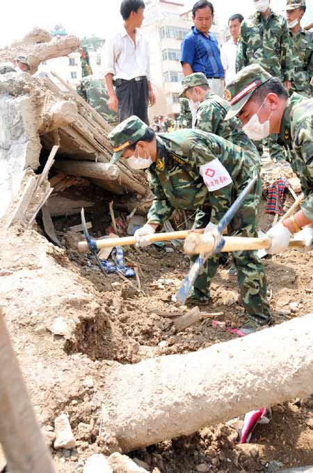 云南公安邊防總隊赴舟曲搶險救災(zāi)紀(jì)實