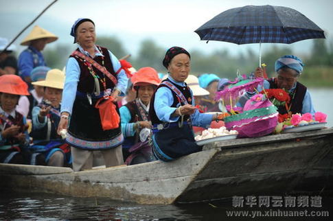 大理西湖祭本主 湖光山色映濃情