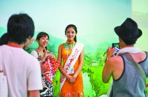 重慶小姐每天笑8小時(shí) 只露8顆牙展最美笑容