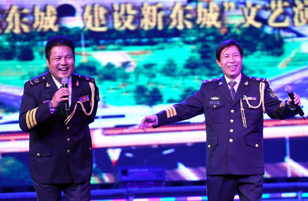 新東城文藝演出 區(qū)干部集體亮相