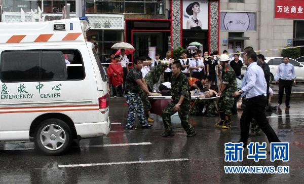 沈陽萬達(dá)廣場(chǎng)發(fā)生火災(zāi)致9死9傷 墻體爆裂(圖)