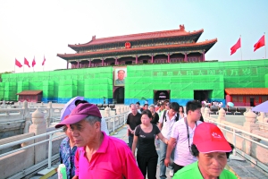 揭秘巨型“花”如何綻放 天安門“補(bǔ)妝”迎國(guó)慶