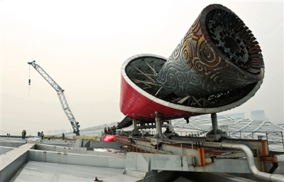 鳥巢奧運(yùn)主火炬塔正式開拆 不影響鳥巢國慶游(圖)