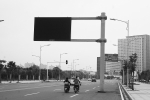 金銀湖路上電子顯示屏成“攔路虎”
