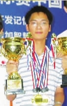 90后問鼎中國記憶總冠軍 28秒記住—副撲克