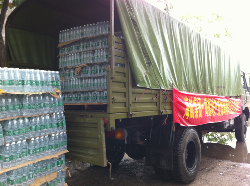 海航集團(tuán)向海南暴雨災(zāi)區(qū)捐贈(zèng)救援物資