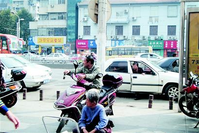 武漢各城區(qū)將設(shè)專(zhuān)班上路捉黑的 交通局獲執(zhí)法權(quán)