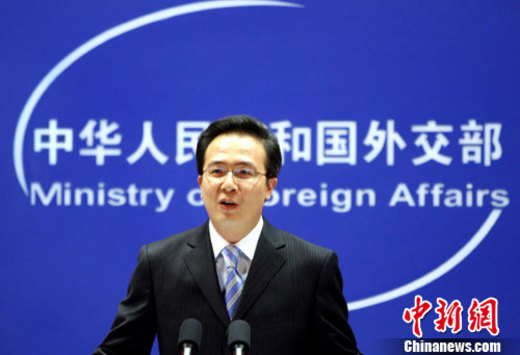 外交部新任發(fā)言人洪磊亮相 溫文爾雅不失立場(chǎng)