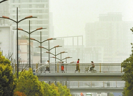 “黃紗”籠罩成都連續(xù)三天輕微污染