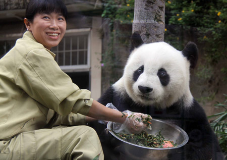 亞運會吉祥物“盼盼”原型巴斯福州過“百歲”生日