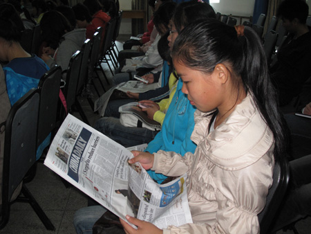 武漢福彩向師范大學(xué)生贈(zèng)閱《中國日報(bào)》