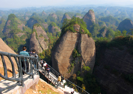 通道縣萬(wàn)佛山景區(qū)開園試運(yùn)營(yíng)