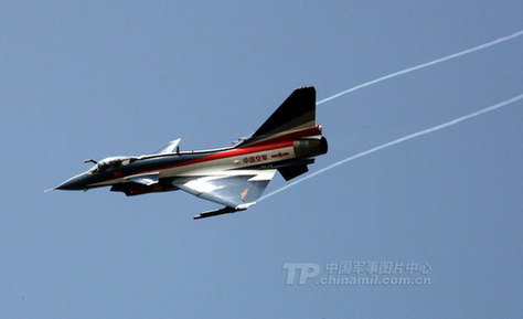 珠海航展精彩瞬間：殲10戰(zhàn)機上演“空中芭蕾”