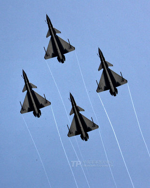 珠海航展精彩瞬間：殲10戰(zhàn)機上演“空中芭蕾”