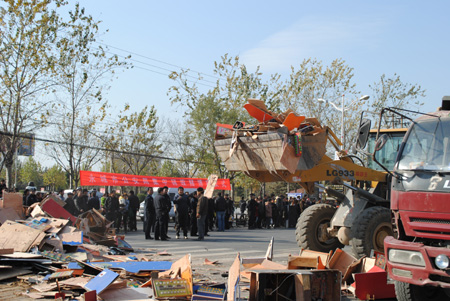 永城市公安局集中銷毀賭博機(jī)400余臺(tái)