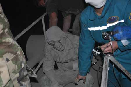 水泥工人不慎滑入水泥儲(chǔ)存塔 宜陽(yáng)消防緊急救援