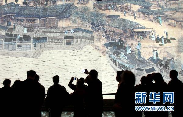 世博會(huì)中國(guó)館續(xù)展首日?qǐng)雒婊鸨?/></p>

<p align=