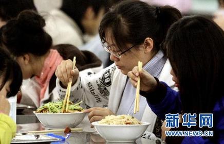 農(nóng)副產(chǎn)品漲價(jià)態(tài)勢(shì)初步遏制 穩(wěn)物價(jià)仍面臨三大難題