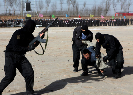 山西呂梁舉行反恐實(shí)戰(zhàn)演習(xí)