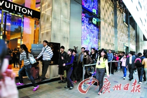 “零負(fù)團(tuán)費(fèi)”屢屢橫行 港澳購(gòu)物游何時(shí)能降溫?