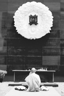 日75歲老人赴南京絕食謝罪 走進(jìn)祭場(chǎng)長(zhǎng)跪磕頭