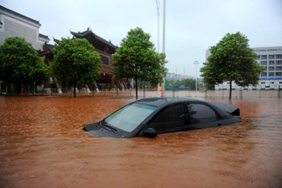 暴雨突襲長(zhǎng)沙 部分路段被淹(圖)