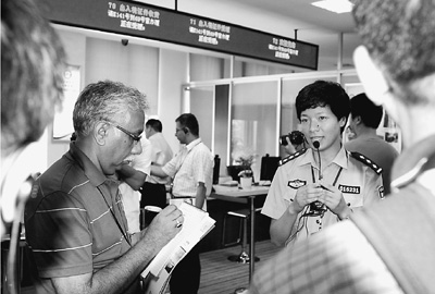 外媒首次實(shí)地采訪中國地方反腐 官員不避敏感問題