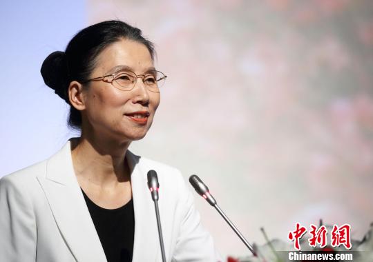 哈佛大學(xué)中國盲人畢業(yè)生從教 失明19年不戴墨鏡