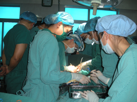 伊犁州首例心臟不停跳冠狀動脈搭橋手術(shù)獲成功