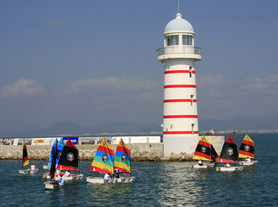 沃爾沃帆船賽三亞站：18名青少年揚(yáng)帆帆船港（圖）