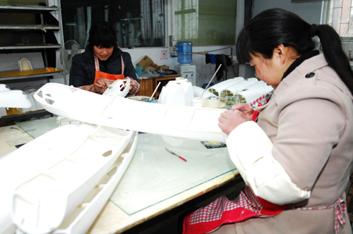 河南唐河:留守婦女家門口再就業(yè)