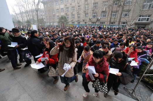 江蘇23萬(wàn)人參加省招公務(wù)員考試