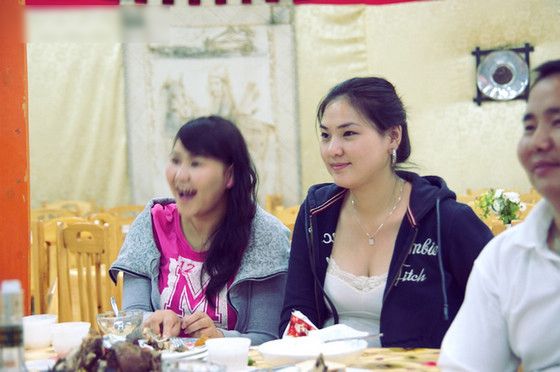 實(shí)拍蒙古國大街上出人意料的美女