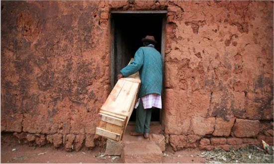 馬達加斯加獨特“翻尸節(jié)”