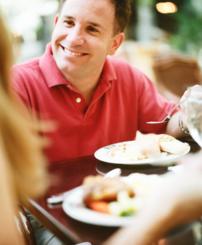 英國研究稱每頓飯吃六分飽可使人多活20年